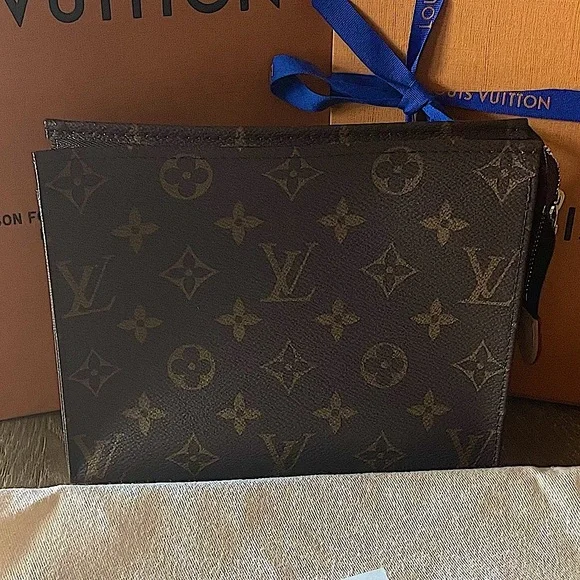 Classic Louis Vuitton Toiletry 19 - Picture 1 of 11